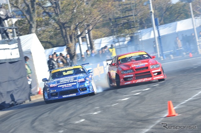 D1 キックオフデモラン(東京オートサロン12)