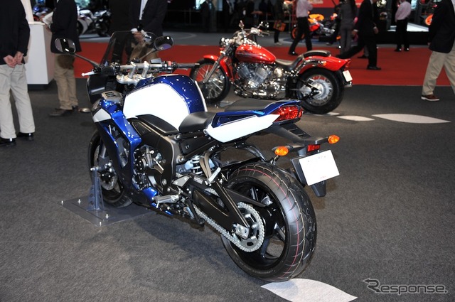 ヤマハ FZ1 FAZER GT(東京モーターショー11)