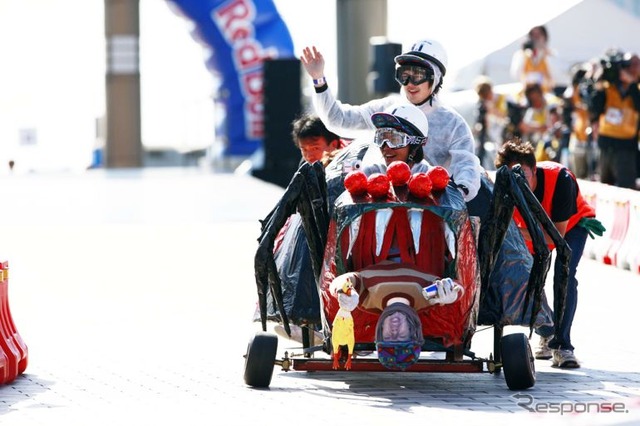 写真:2009年開催の第1回レッドブル・ボックスカートレース