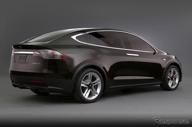 テスラ・モデルXは2014年から納車予定だ。