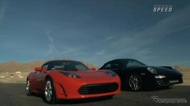 テスラロードスターと新型ポルシェ911の加速対決(動画キャプチャー)