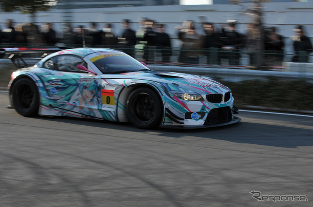 Team UKYOの2012年新体制発表では、デモランも行なわれた