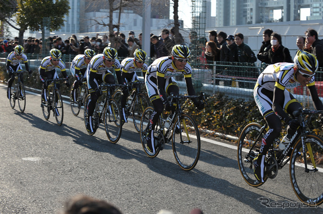 Team UKYOの2012年の新体制発表で行なわれたデモラン