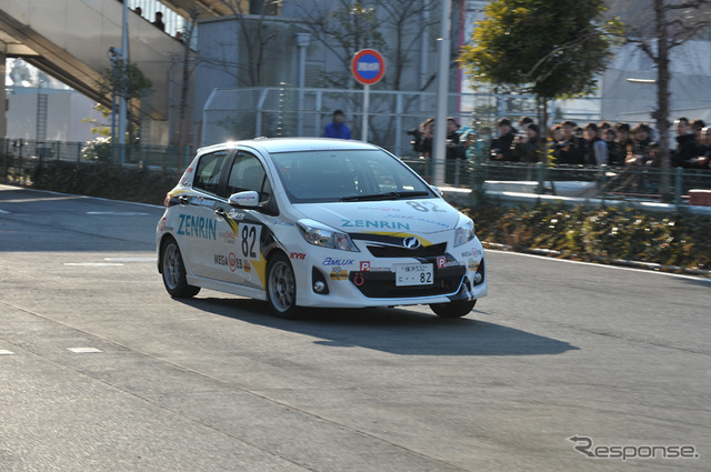 Team UKYOの2012年の新体制発表で行なわれたデモラン