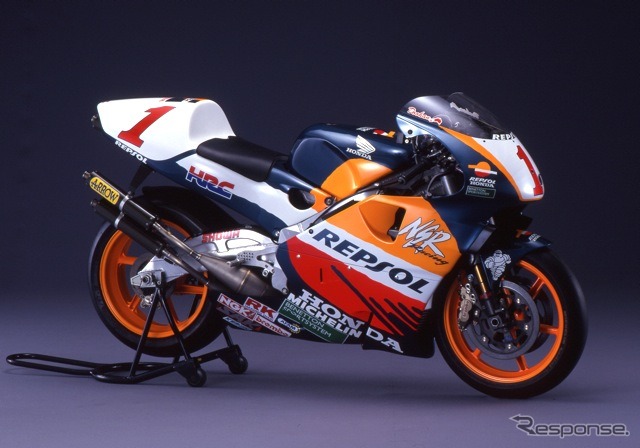 ホンダNSR500(イベントでは伊藤真一が運転)