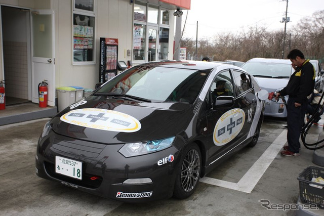 “速さ”と“燃費”を両立してチームの総合力を競い合うレース「エコカーカップ」が富士スピードウェイで開催される(写真:2011年度開催のようす)