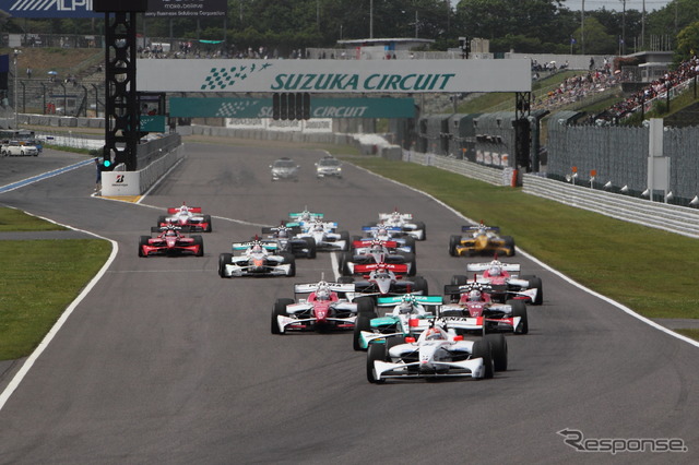昨年のFニッポン開幕戦鈴鹿のスタートシーン。