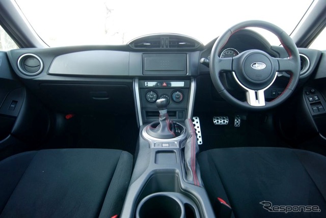 スバルBRZ(Rグレード、6AT、16インチホイール)