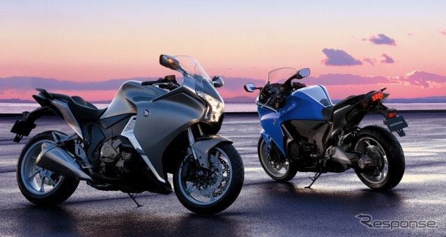 ホンダ VFR1200F Dual Clutch Transmission (チタニウムブレードメタリック)、VFR1200F (キャンディータヒチアンブルー)