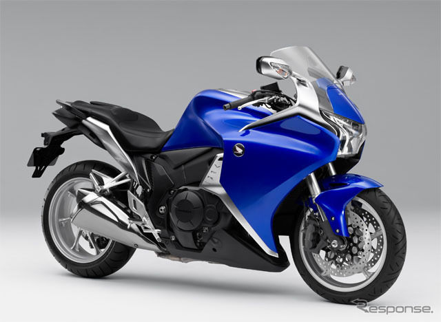 ホンダ VFR1200F(キャンディータヒチアンブルー)