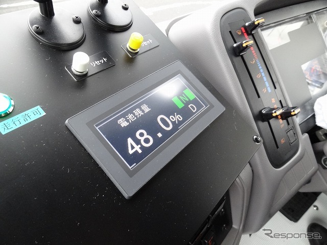 1回の運行(約7km走行)で通常は30%程度のバッテリーを消費。エアコンを入れたり、乗車人数が多いと消費量も大きくなる。最初の運行では50%を割り込んだ。