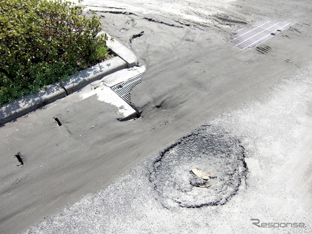浦安市内の液状化(2011年3月25日)