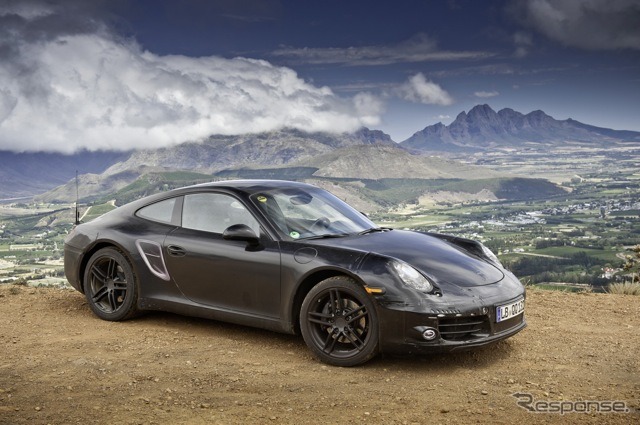 ポルシェ911新型正式発表前に試験中のイーグルF1 Asymmetric 2