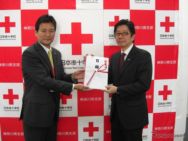 日本赤十字神奈川支部 企画振興部 大野雅之部長(左)、BASFコーティングスジャパン 久保田克彦執行役員