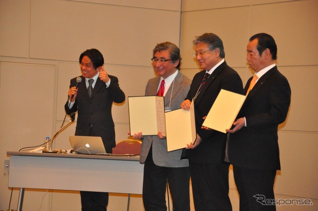 ATTT12 オートアフターマーケット連絡協議会立ち上げ発表のようす