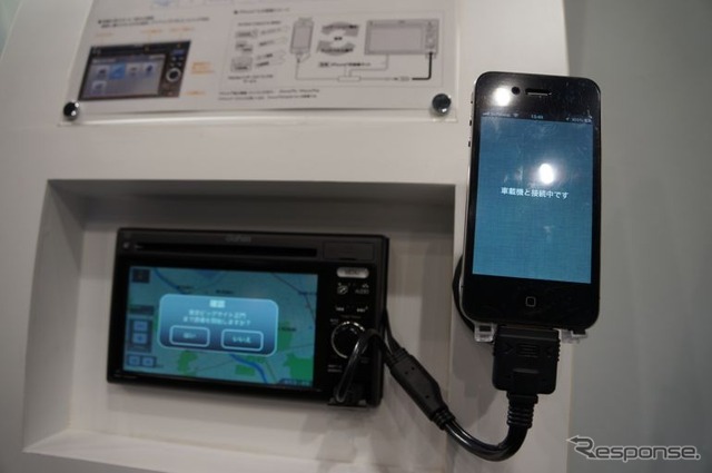 ホンダは、iPhoneと車載ディスプレイの連携による簡易カーナビを提案した