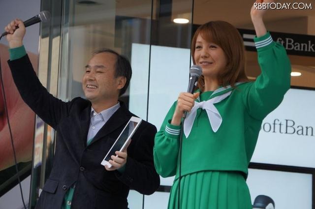 孫正義社長とトリンドル玲奈さん