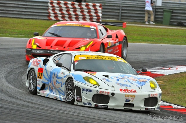 ニコニコ生放送で予選レースの配信が決定したSUPER GT(痛車のイカ娘フェラーリも参戦、写真は2011年の様子)