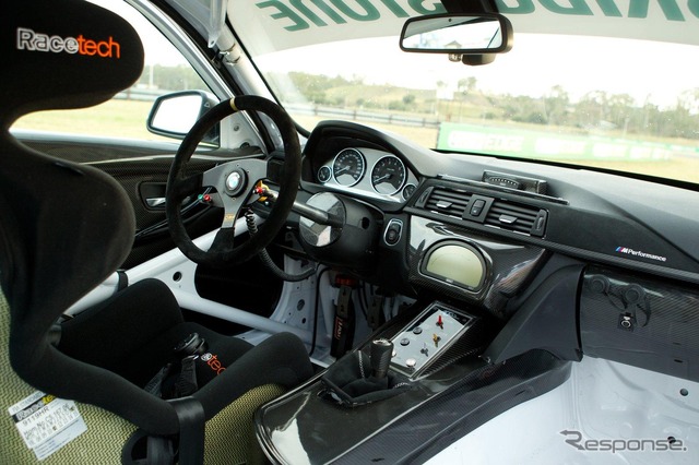 南アフリカで発表された新型BMW3シリーズのレーシングカー
