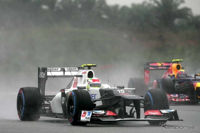 ペレス(写真左、ザウバー。3月25日、F1マレーシアGP決勝)