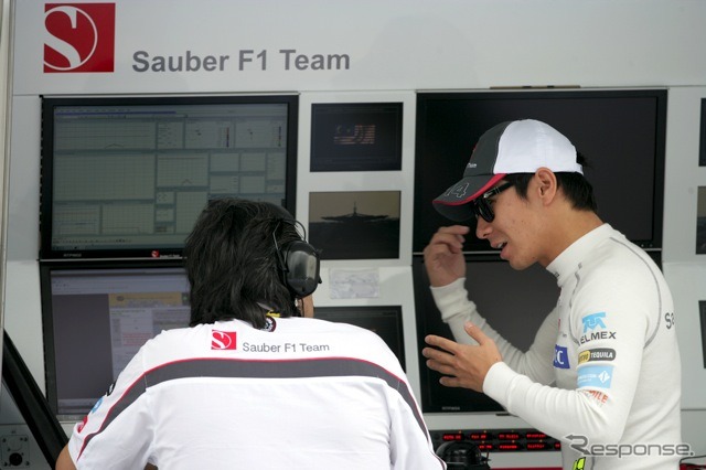 小林可夢偉(写真右、ザウバー。3月25日、F1マレーシアGP)