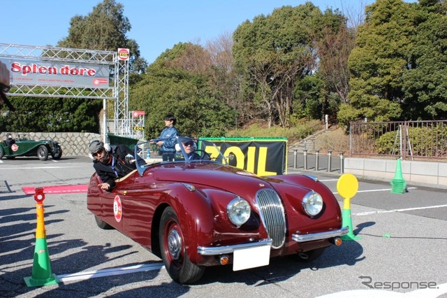 ジャガーXK120もスタート