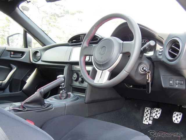 G 6MTモデルのコクピット