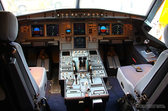 アル・ジャービル・アビエーションのエアバスA318エリート(ACJ318)のコックピット