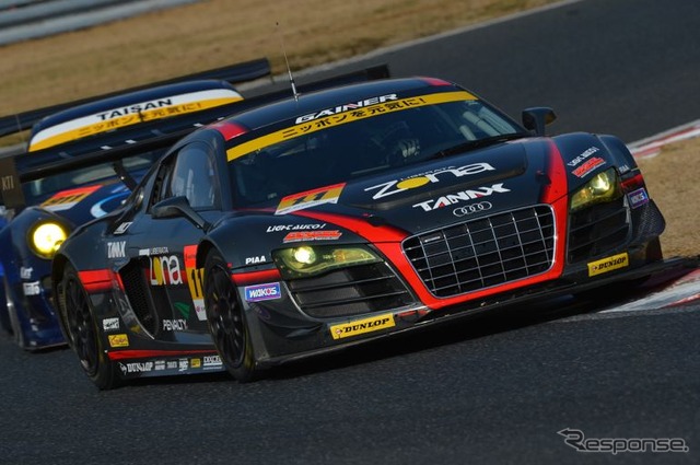 GT300クラス優勝のGAINER DIXCEL R8 LMS 田中哲也/平中克幸組