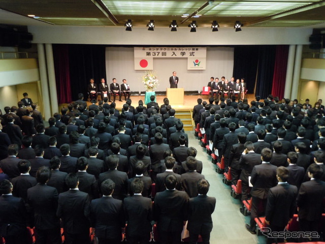 ホンダテクニカルカレッジ関東船上入学式