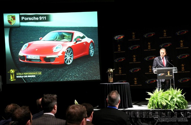 ワールドパフォーマンスカーオブザイヤーを受賞した新型ポルシェ911（ニューヨークモーターショー12）