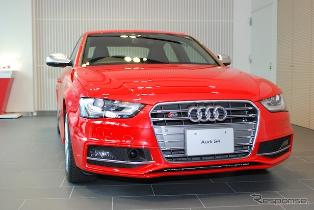 写真はアウディ RS4