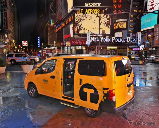 日産NV200バネットの米国ニューヨーク市のイエローキャブ仕様