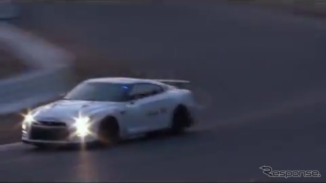 ニュルブルクリンク24時間耐久レースに日産GT-Rとともに参戦するGT-Rの開発チーム(動画キャプチャー)