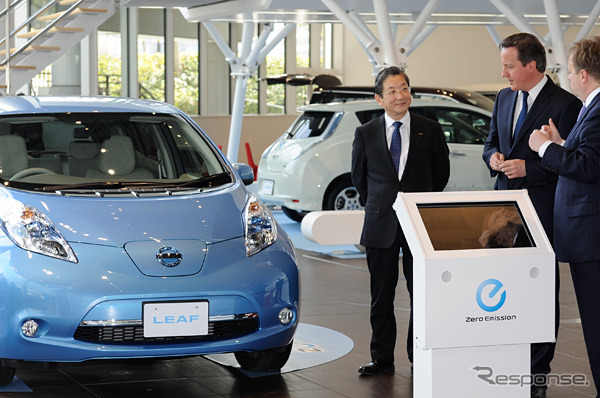 キャメロン首相日産本社訪問(4月10日)