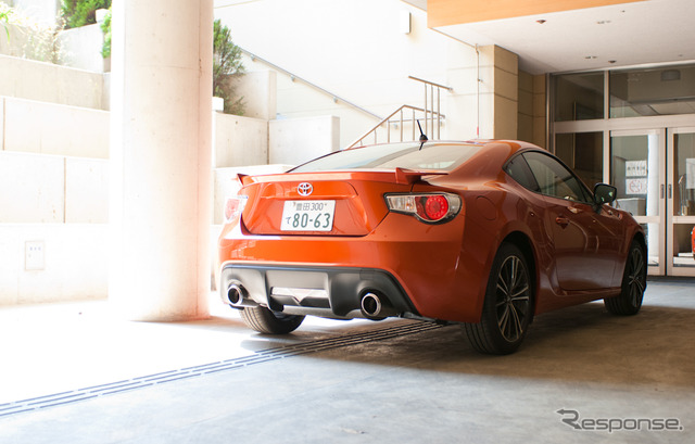 トヨタ86GT“Limited”、オレンジメタリック/ブラック