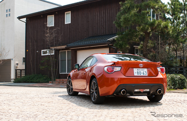 トヨタ86GT“Limited”、オレンジメタリック/ブラック