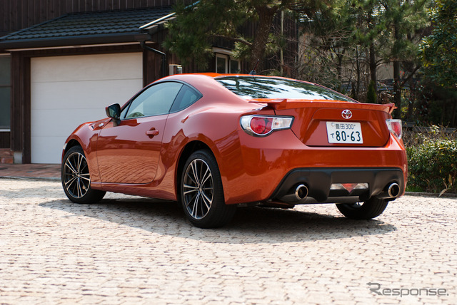 トヨタ86GT“Limited”、オレンジメタリック/ブラック