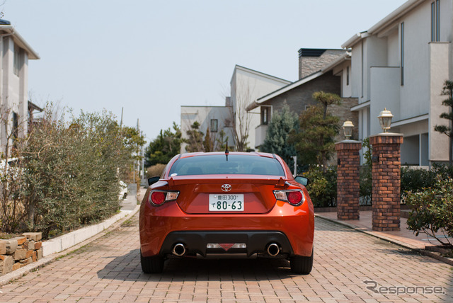トヨタ86GT“Limited”、オレンジメタリック/ブラック