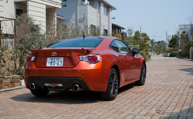 トヨタ86GT“Limited”、オレンジメタリック/ブラック