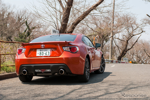 トヨタ86GT“Limited”、オレンジメタリック/ブラック