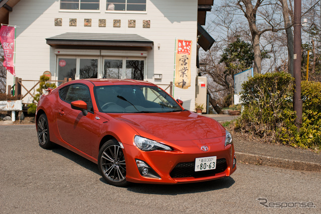 トヨタ86GT“Limited”、オレンジメタリック/ブラック