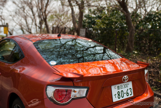 トヨタ86GT“Limited”、オレンジメタリック/ブラック