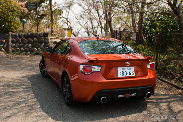 トヨタ86GT“Limited”、オレンジメタリック/ブラック