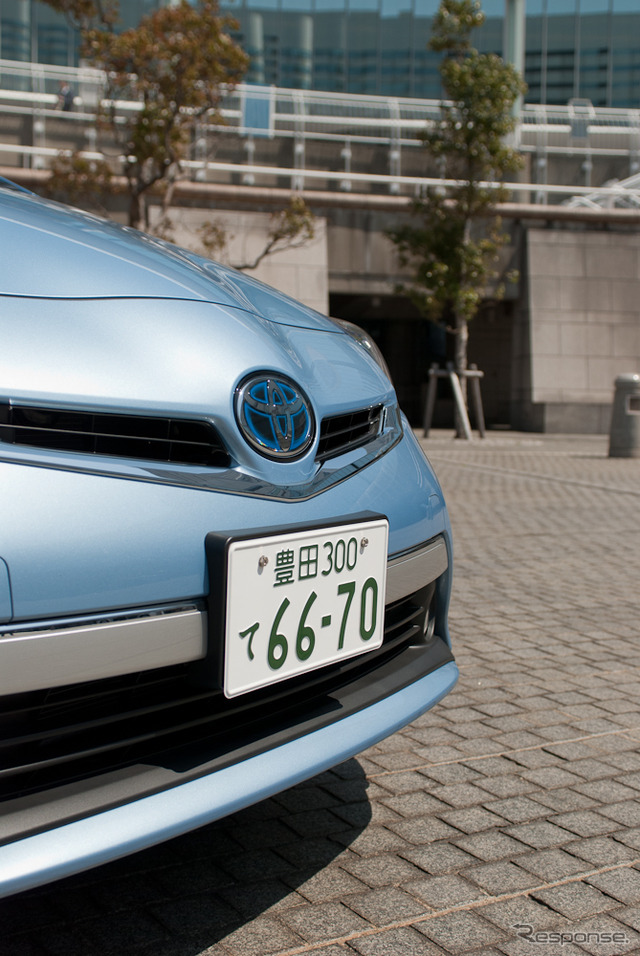 トヨタ・プリウスPHV