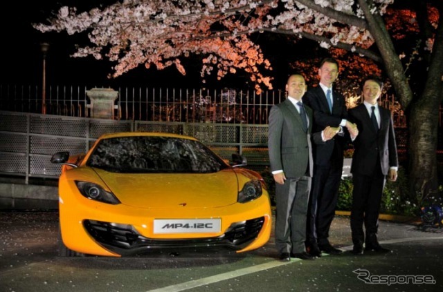 英国大使館・大使公邸内に展示されたマクラーレン MP4-12C