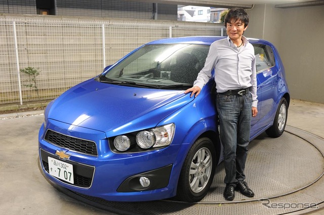 岡本幸一郎氏とシボレー ソニック