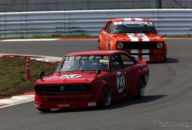 4月15日、JCCAクラシックカーフェスティバル 富士ジャンボリーが開催される（写真：KP61 スターレットとB310 サニーのフルチューニング車両によるレース）