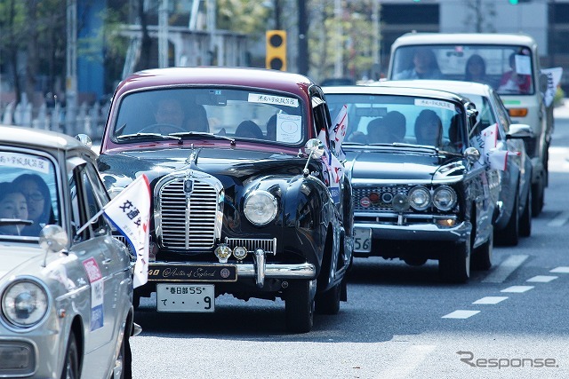 東京・品川に集結したダットサンなどの旧車45台。午後には街をパレード走行した。