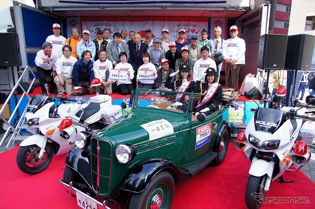東京・品川に集結したダットサンなどの旧車45台。午後には街をパレード走行した。